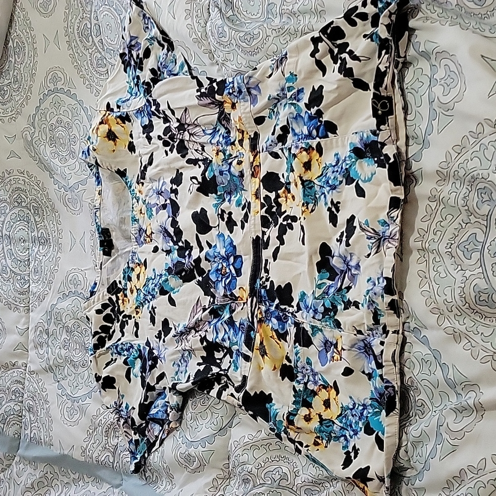 Jaanuu scrub top
